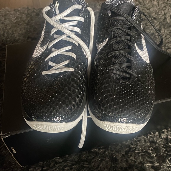 Kobe 6 Protro mambacita ,Size 9.5 ,Great condition,A couple scratches,on sale - Picture 2 of 10